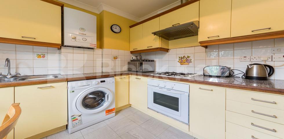			THIS PROPERTY IS NOW ON HOLD, 2 Bedroom, 1 bath, 1 reception Flat			 Muswell Avenue, Muswell Hill 